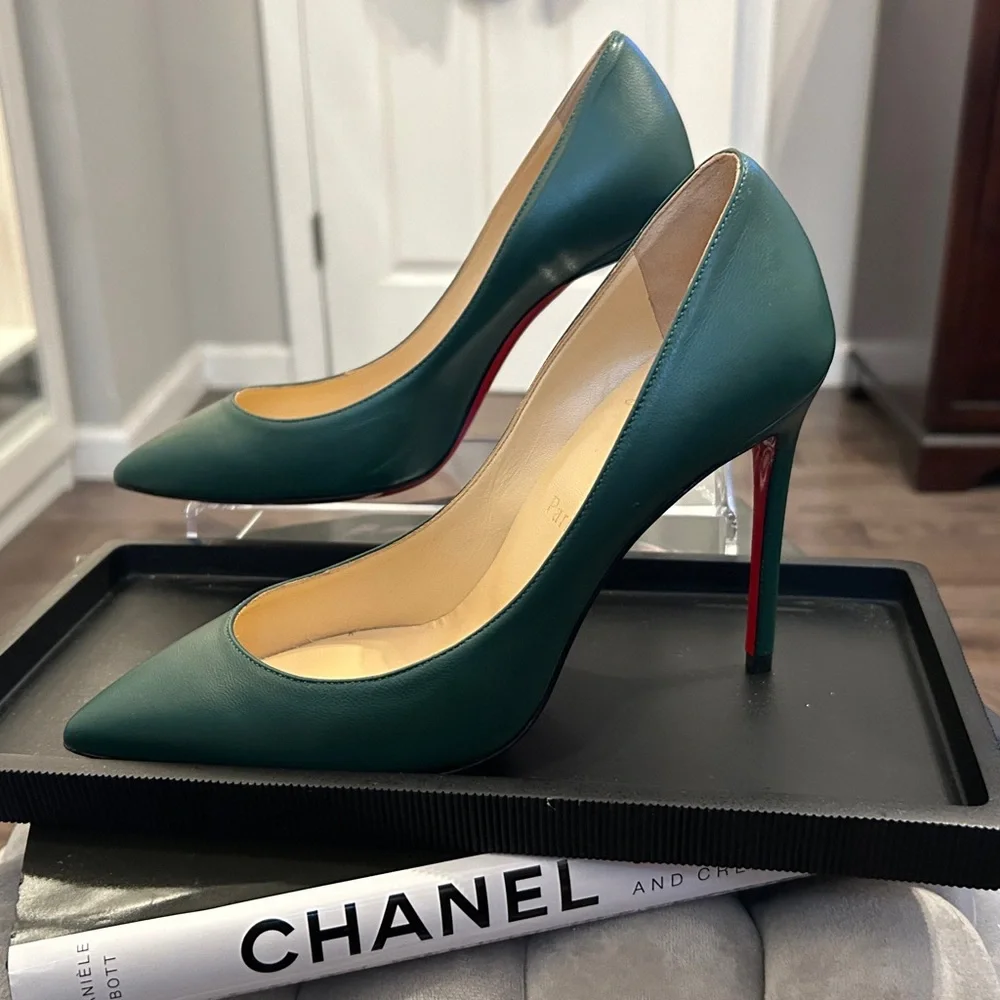 Elegant Green Christian Louboutin Leather Pumps authentic - Picture 1 of 5